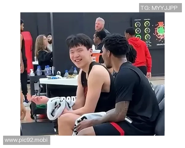 NBA官方晒杨瀚森胯下秒传+上篮：一次精妙的连招配合