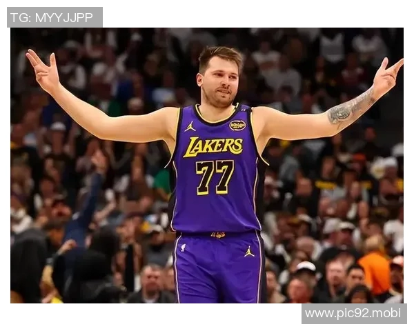 湖人难挡他的精准抛投，独行侠锋线大将虽表现出色却难扭转局势